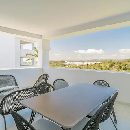 Amazing In With 2 Bedrooms, Wifi And Outdoor Swimming Pool *