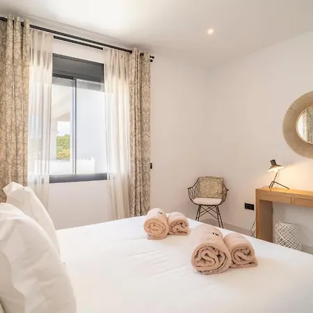 Amazing In With 2 Bedrooms, Wifi And Outdoor Swimming Pool Appartamento